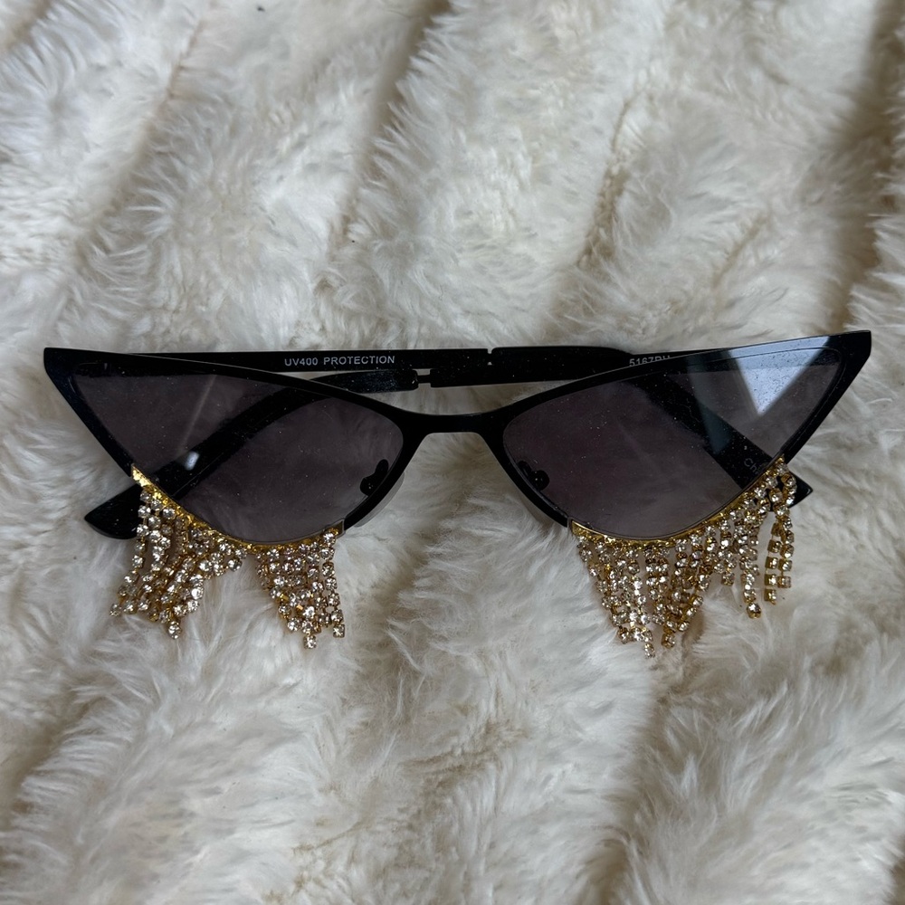 Chic Black Sunglasses with Gold Accents